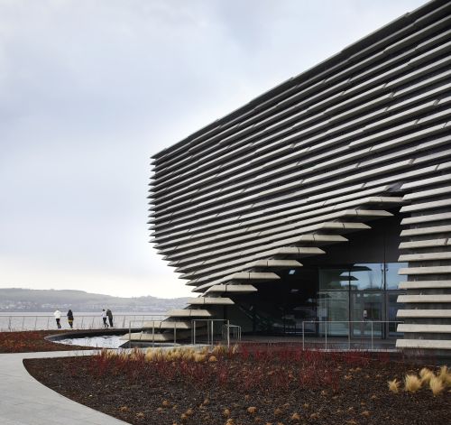 Progetto Victoria & Albert Museum di Dundee by Kengo Kuma ricorda il profilo della scogliera scozzese