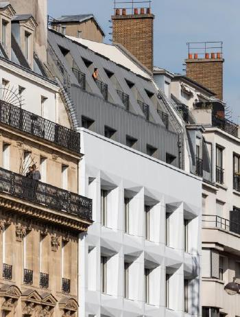 La facciata in Corian Solid Surface del palazzo Shift di Parigi