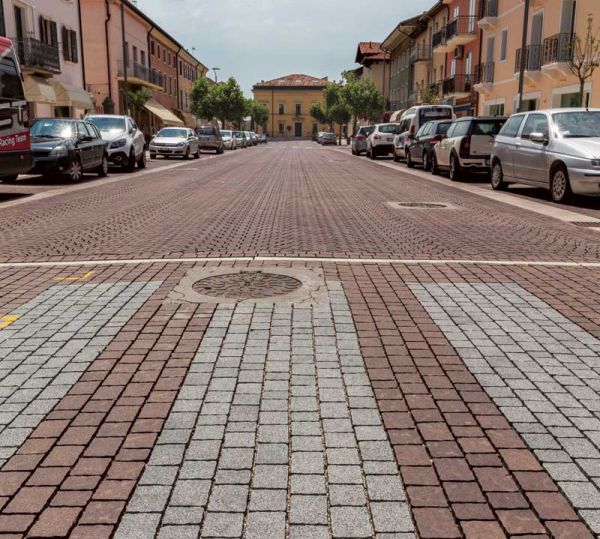 pavimento centro storico Ferrari BK