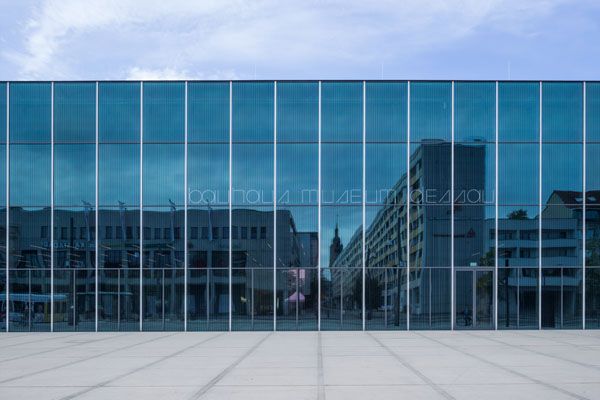 L'imponente facciata in vetro del Bauhaus Museum Dessau