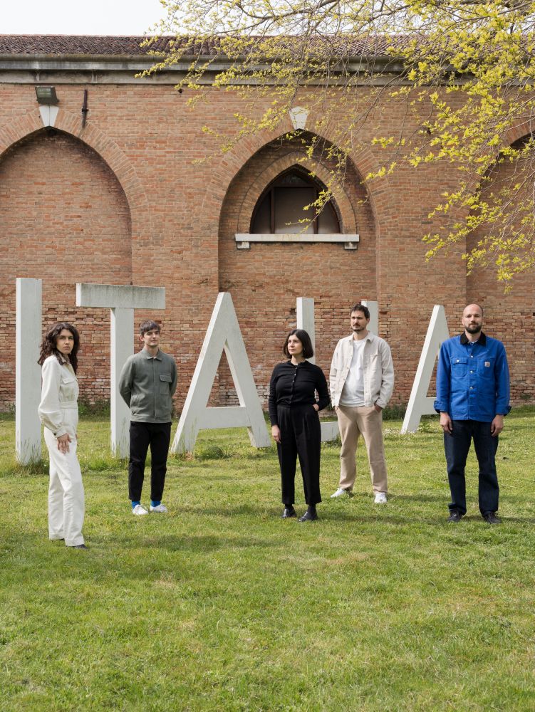 Gli architetti Fosbury Architecture che hanno curato il Padiglione Italia della Biennale di Architettura di Venezia