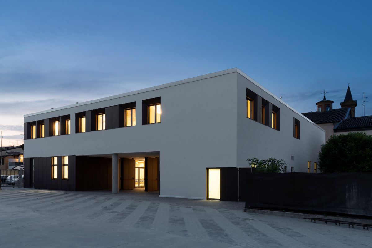 Reggiolo, il nuovo centro parrocchiale post terremoto 2012 firmato MAB Arquitectura 