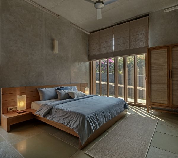La camera da letto della villa che sorge ai piedi dei monti Sahyadri, in India