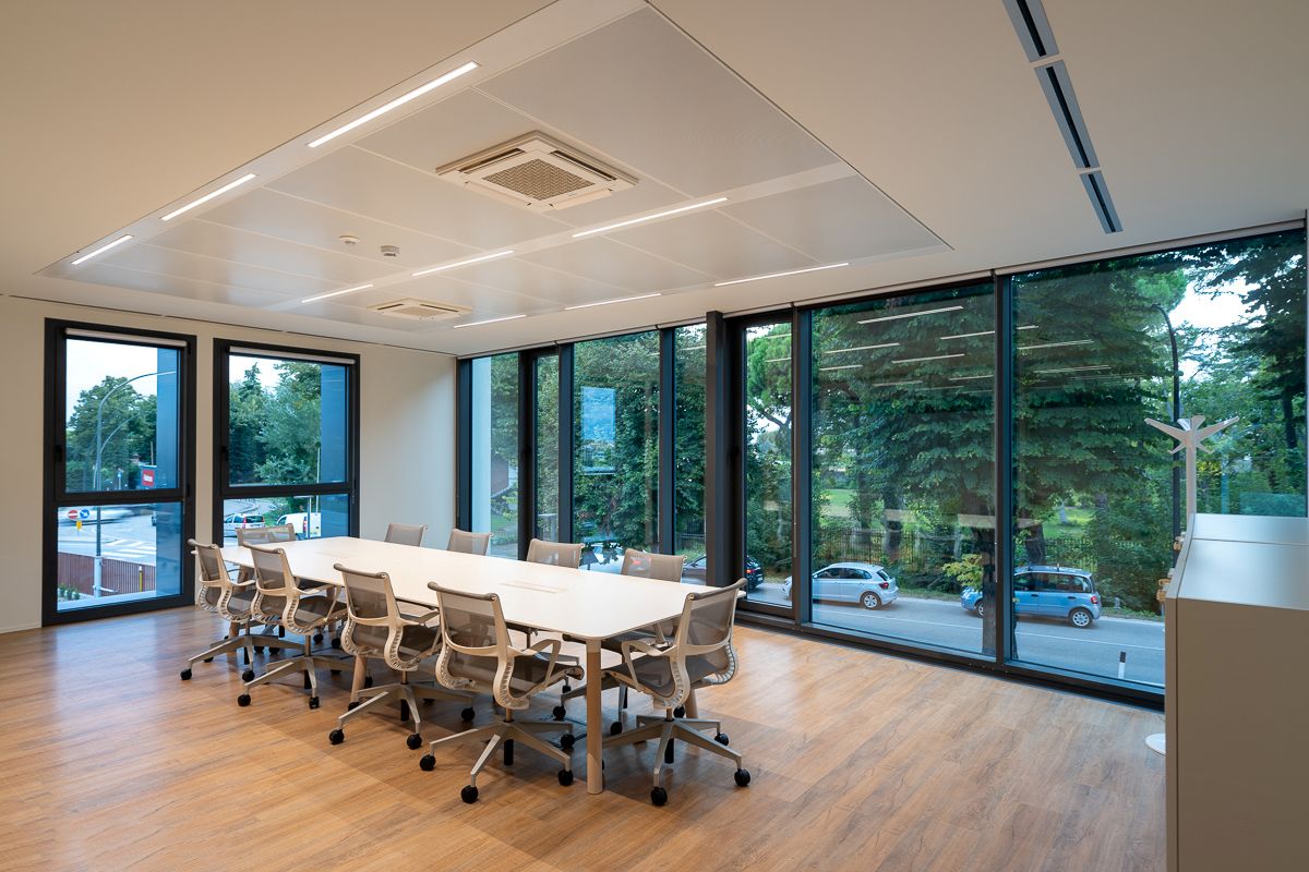 Una delle sale riunioni della palazzina uffici della nuova sede Italgas