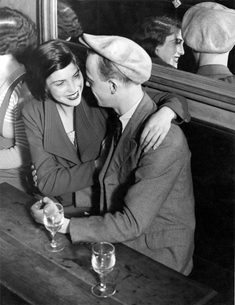 Brassaï: Coppia al ballo delle Quattro Stagioni rue de Lappe Brassaï: Coppia al ballo delle Quattro Stagioni rue de Lappe