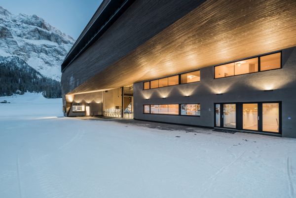 Rivestimento esterno in legno per  la nuova cabinovia Piz Seteur in Val Gardena
