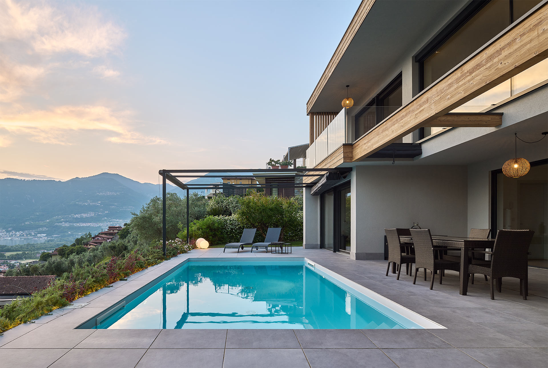 Casa dei Ronchi: architettura in legno che dialoga con il paesaggio del Lago d’Iseo