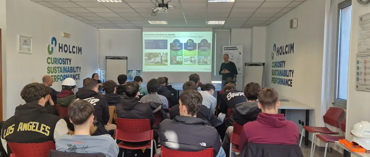 Formazione e impresa: gli studenti di ITS RED Varese in visita da Holcim Italia