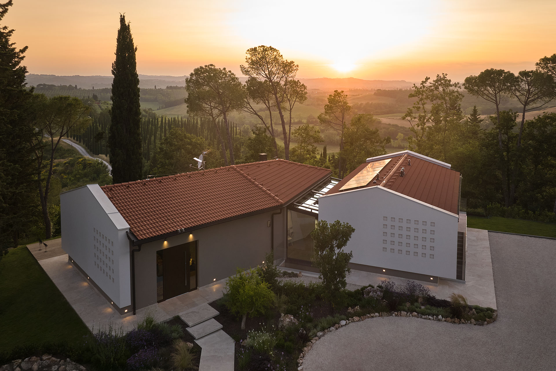 Villa Poggiolina, casa in legno che reinterpreta il paesaggio toscano Villa Poggiolina, casa in legno che reinterpreta il paesaggio toscano
