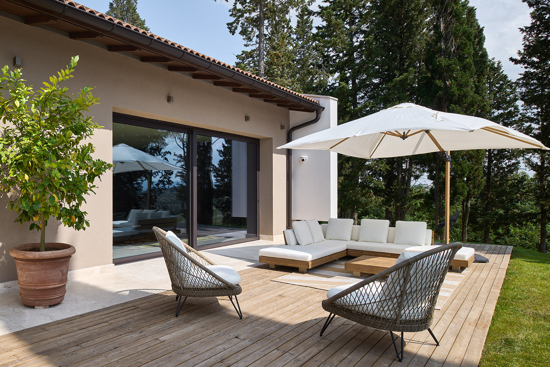 Villa Poggiolina: una casa in legno che reinterpreta il paesaggio toscano Villa Poggiolina: una casa in legno che reinterpreta il paesaggio toscano