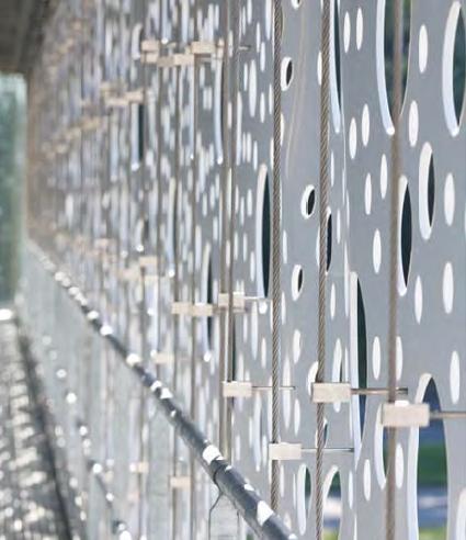 2 Facciata frangisole in Corian per un progetto di ampliamento