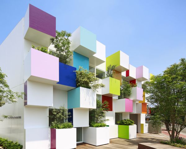 Una banca “a colori”: Emmanuelle Moreaux progetta le sedi di Sugamo Shinkin Bank