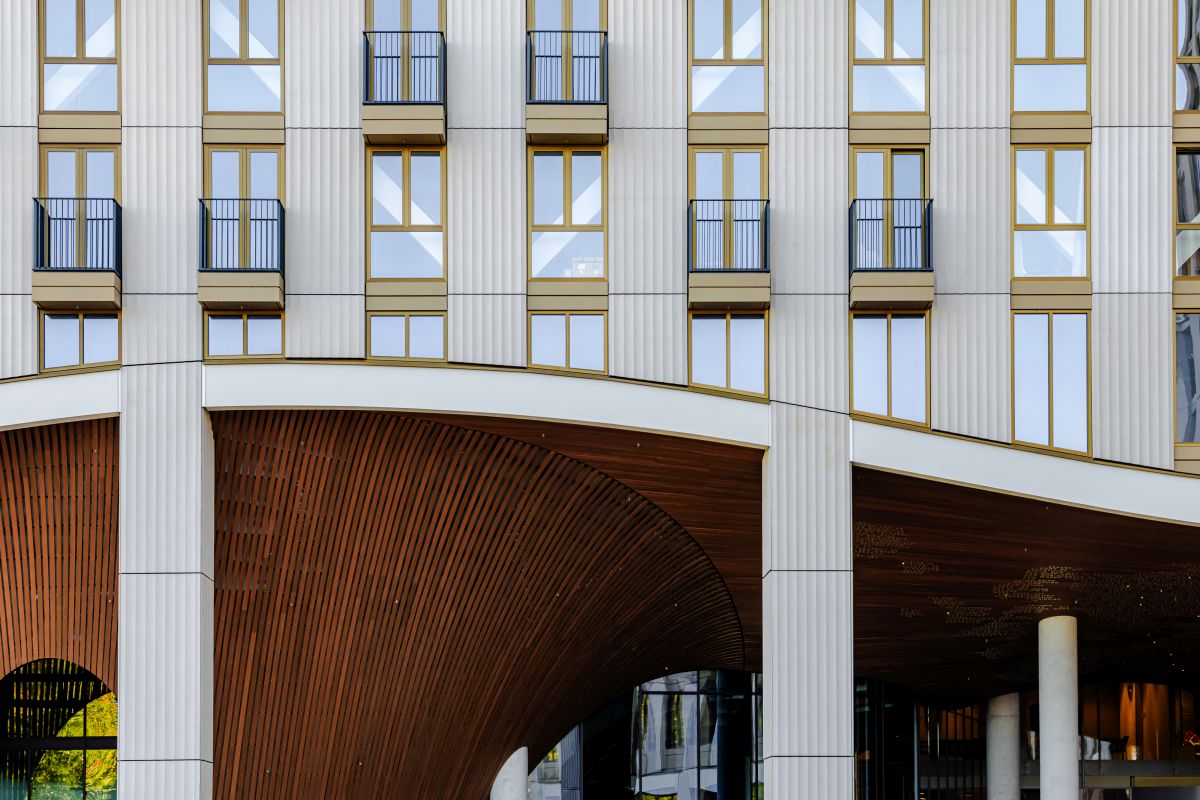 Il soffitto in legno del KJ Den Haag by Powerhouse Company Il soffitto in legno del KJ Den Haag by Powerhouse Company