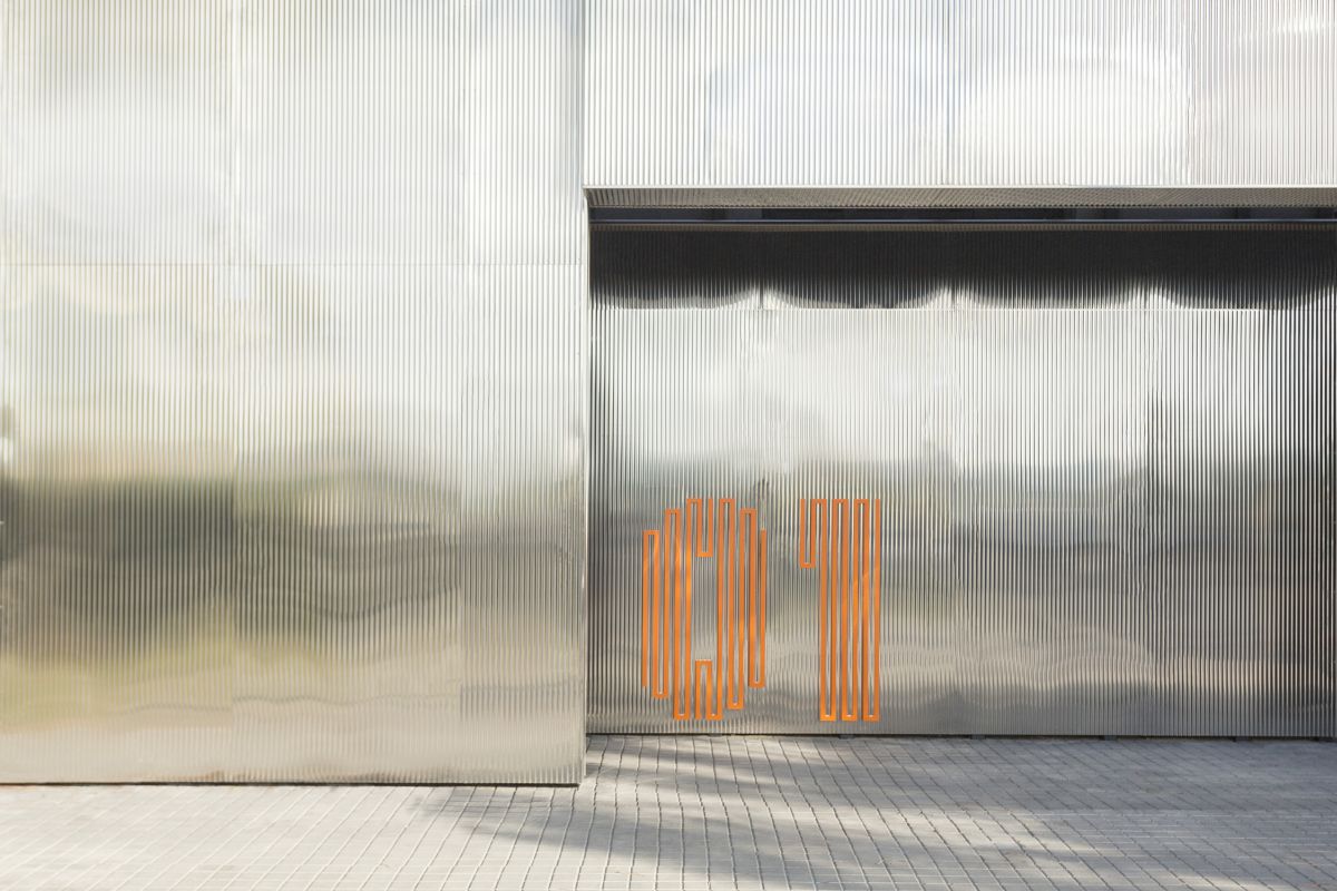 Distretto Solidale di Cesana: il progetto ha previsto la realizzazione di un involucro in lamiera metallica ondulata riflettente