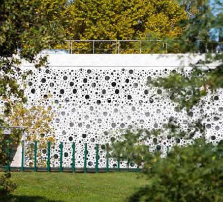 3 Facciata frangisole in Corian per un progetto di ampliamento