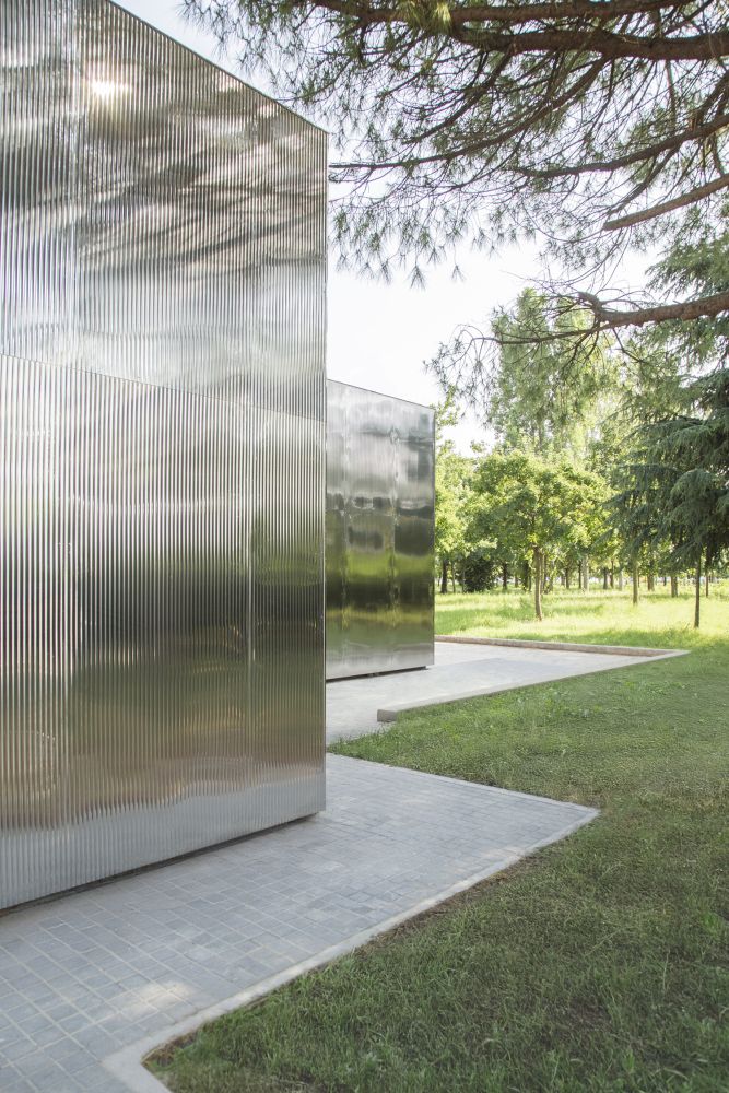 Distretto Solidale di Cesana: il progetto ha previsto la realizzazione di un involucro in lamiera metallica ondulata riflettente