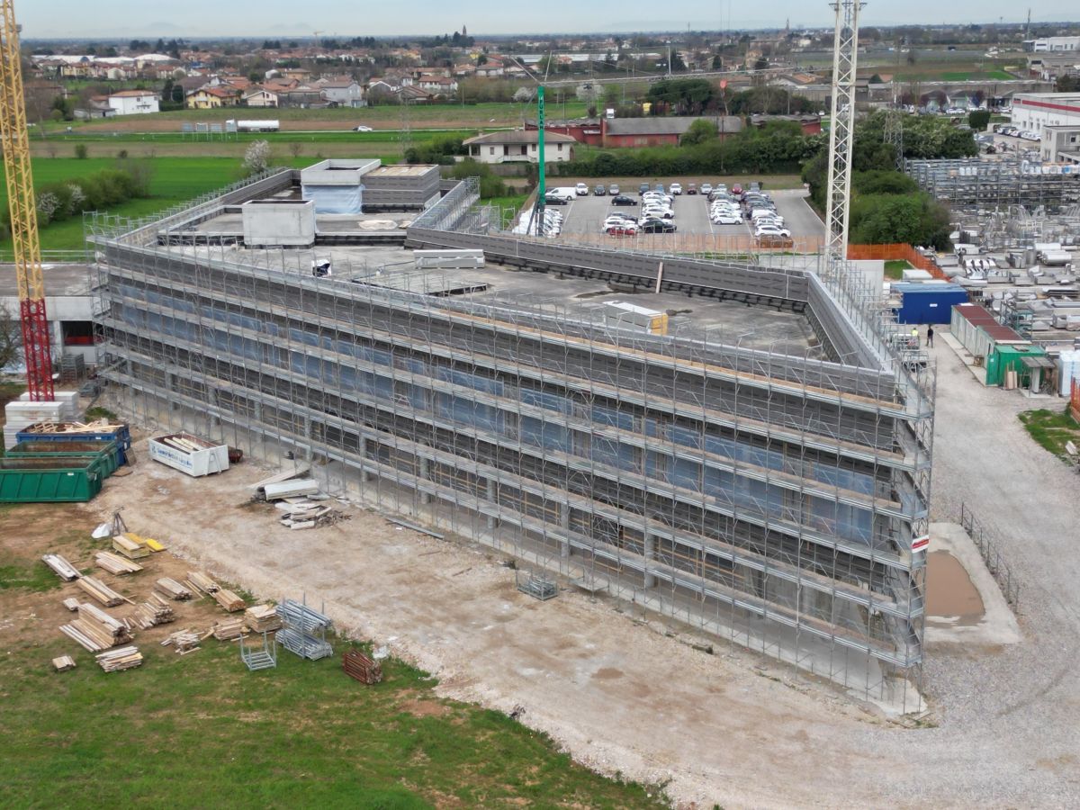 Il cantiere per la realizzazione del quartier generale di Omnia Technologies Il cantiere per la realizzazione del quartier generale di Omnia Technologies