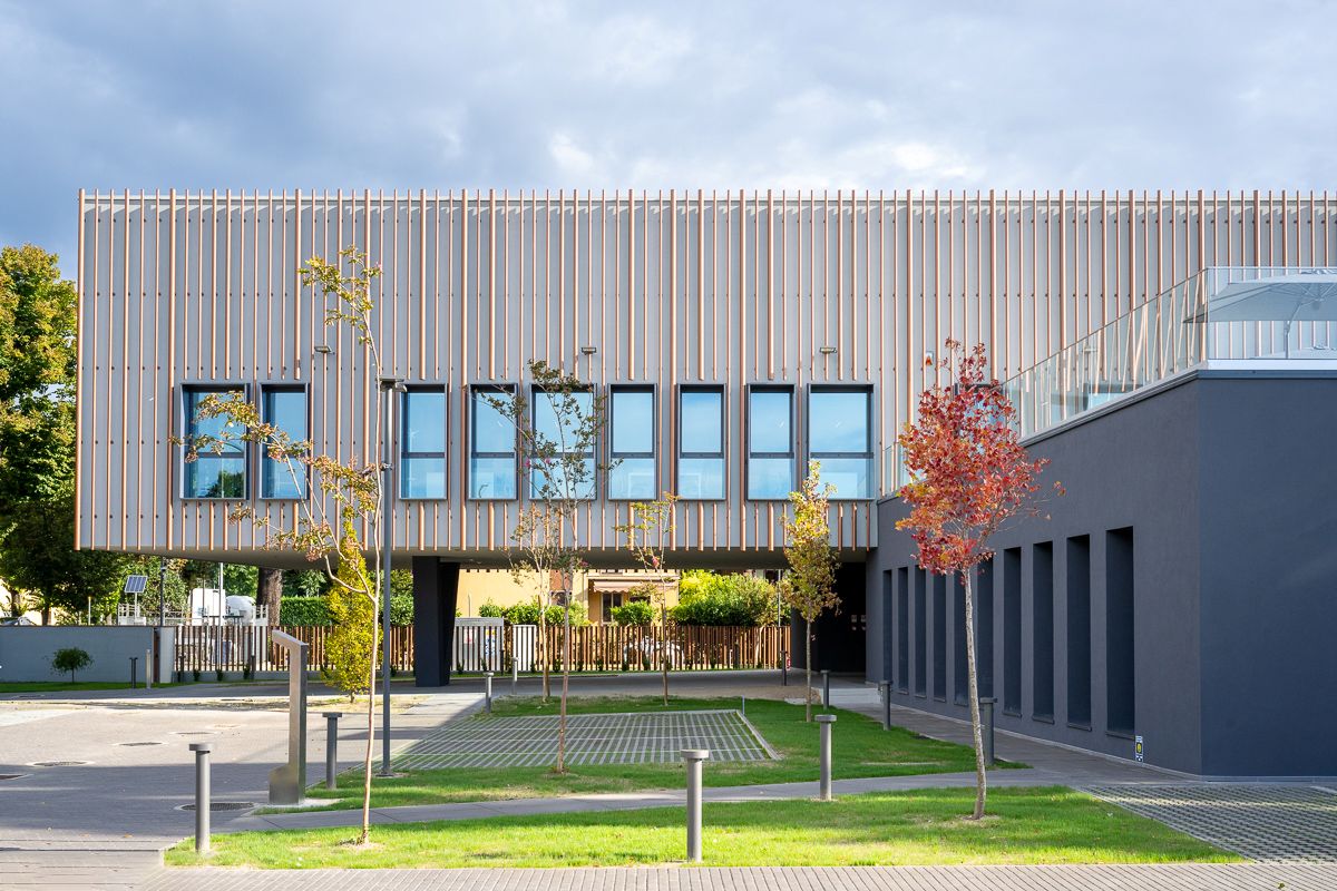 Il complesso della sede di Italgas a Monselice si distingue per un linguaggio architettonico pulito ed essenziale 