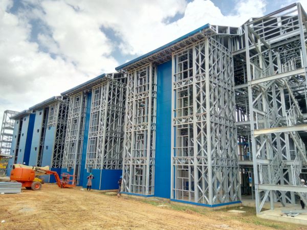 Uno dei blocchi dell’università Anton De Kom University di Tammenga, in Suriname (foto Manni Green Tech)