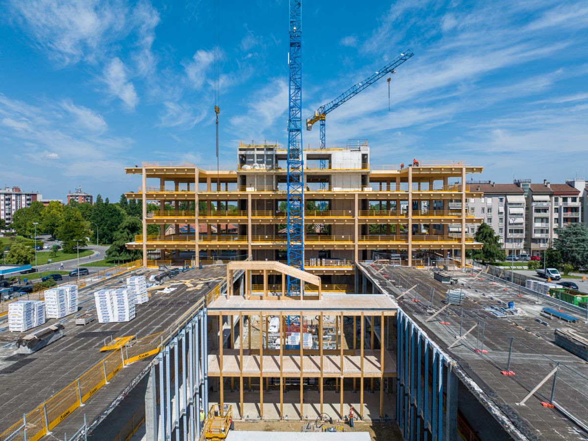 Zucchetti Village: lavori di costruzione del nuovo edificio. Fronte ovest Zucchetti Village: lavori di costruzione del nuovo edificio. Fronte ovest