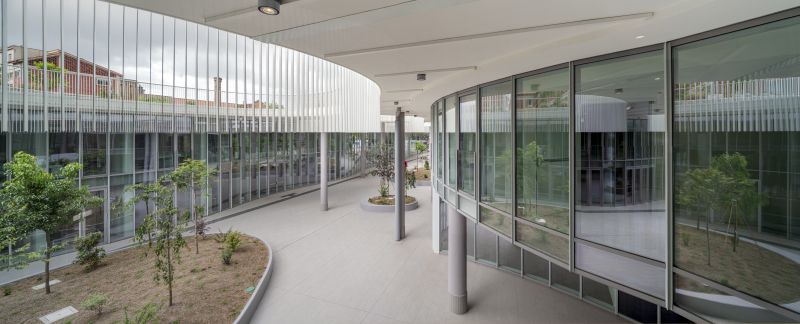 Le Tre Torri di Mario Cucinella Architects con grandi vetrate 