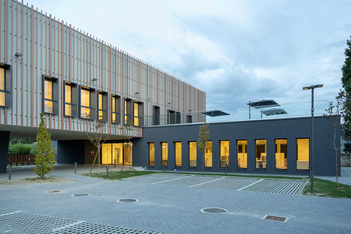 I due volumi sovrapposti e ortogonali della nuova sede Italgas