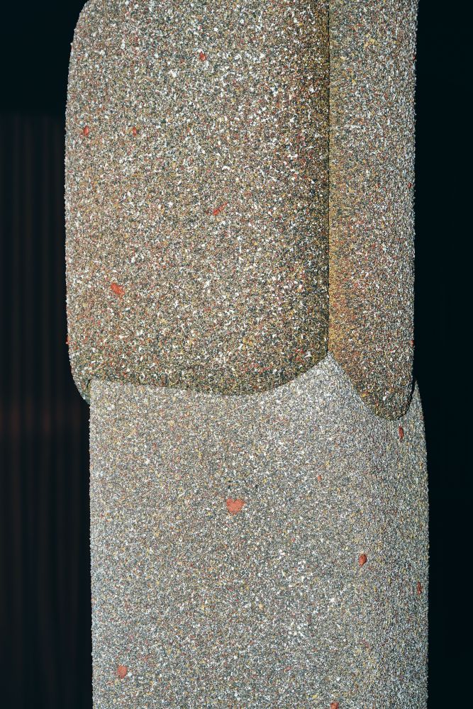 Particolare della speciale finitura granulare CIMENTO