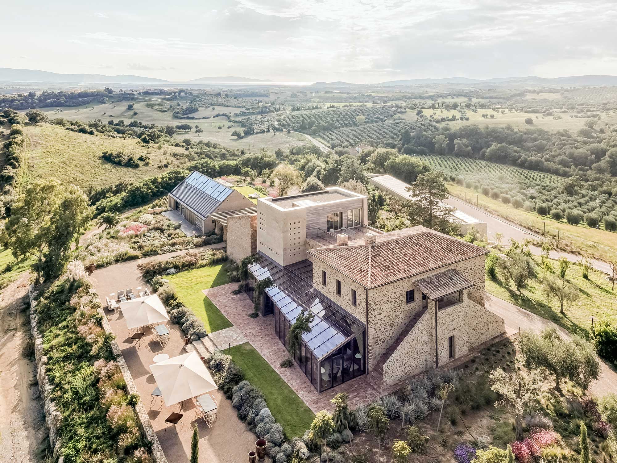 Borgo Banditaccia, in Maremma la riqualificazione del borgo rurale in dialogo con il paesaggio