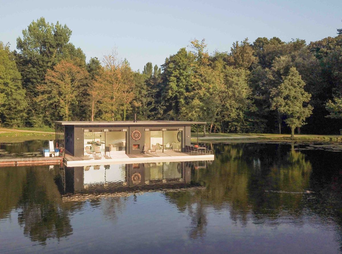 Coco' s House Boat in Belgio, presente su Airbnb