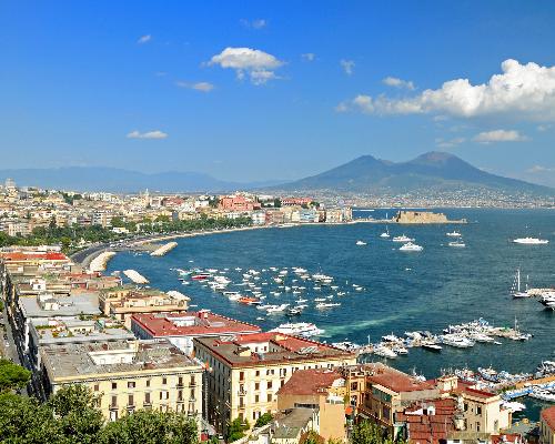 Anonimo Riqualificazione e restauri per richiamare i turisti a Napoli