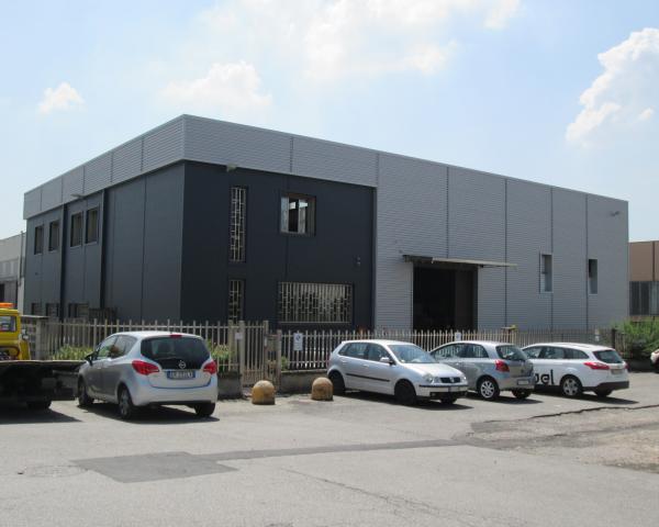 Rifacimento delle facciate della sede di Meccanica Brunati a Saronno
