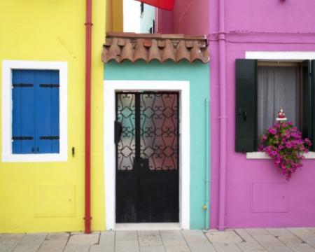 Prezzi in calo per immobili turistici mare, lago e montagna