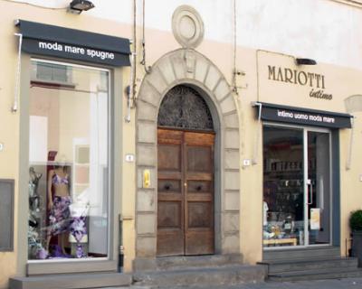 Calano le compravendite e gli affitti dei negozi