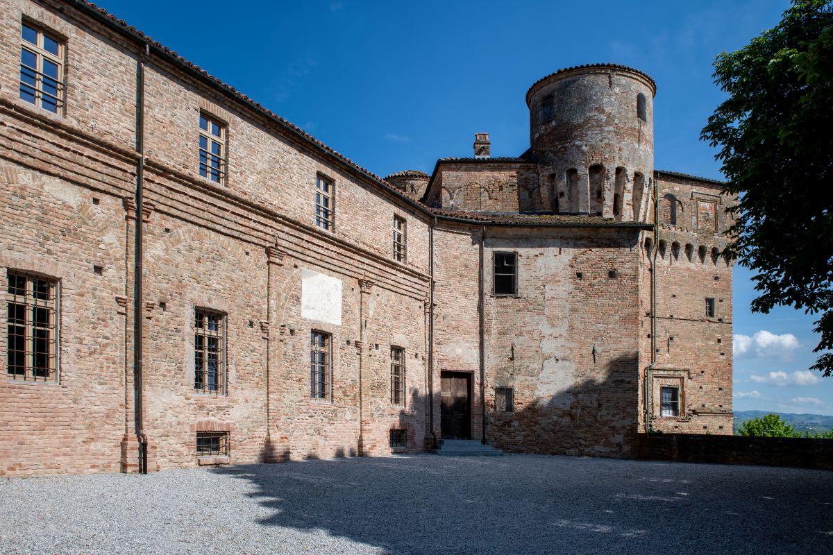 Il Castello di Roddi in fase di riqualificazione da Barberis Il Castello di Roddi in fase di riqualificazione da Barberis