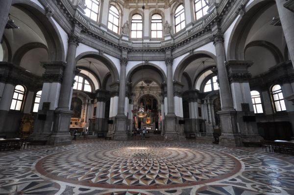 Venezia, Santa Maria della Salute Restauro di pavimentazioni