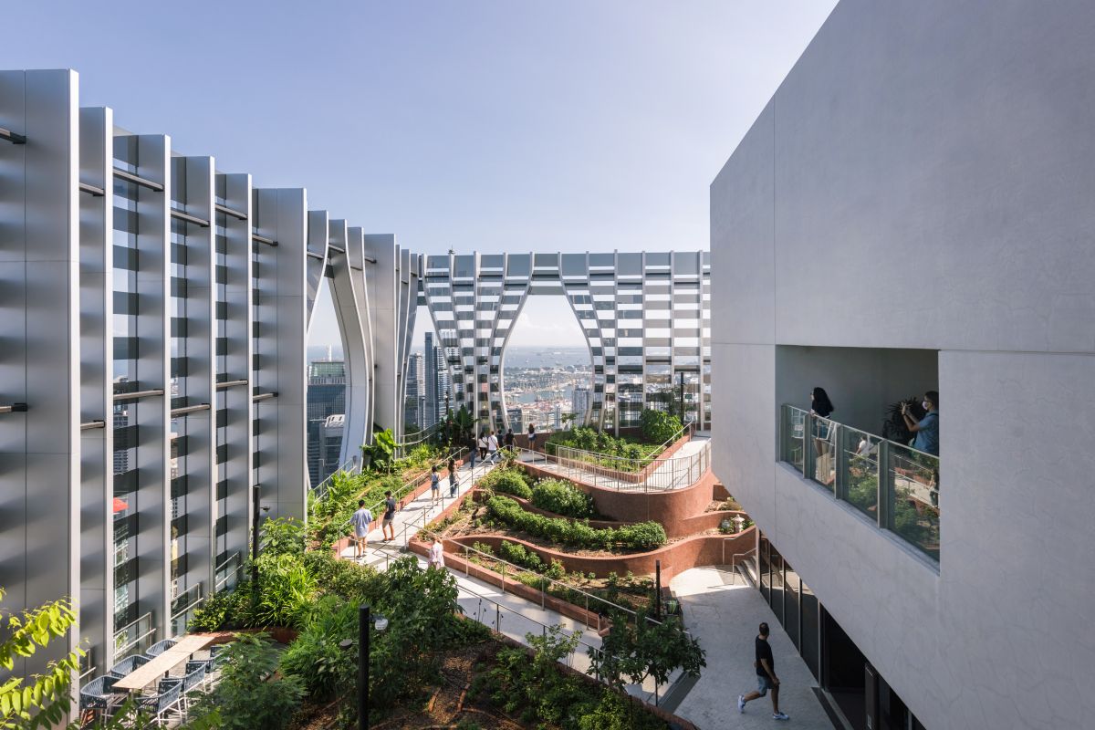 CapitaSpring, il grattacielo di Singapore che ridefinisce il concetto di urbanismo verticale. CapitaSpring, il grattacielo di Singapore che ridefinisce il concetto di urbanismo verticale.