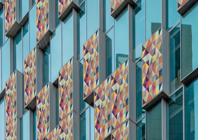 Cromatica: superfici in acciaio ad alte prestazioni per facciate e interni Cromatica: superfici in acciaio ad alte prestazioni per facciate e interni