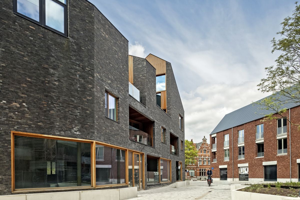 Snake Building ad Aarschot: intervento di rigenerazione urbana di C+S Architects Snake Building ad Aarschot: intervento di rigenerazione urbana di C+S Architects