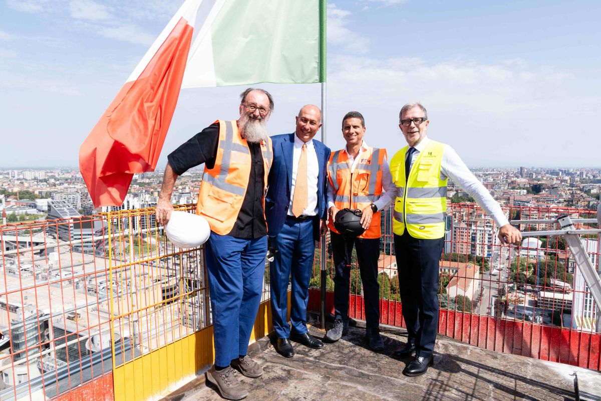 I protagonisti del progetto del nuovo hotel Scarampo a Milano. Da sinistra Michele De Lucchi, Giorgio Marchegiani, Giovanni Bozzetti, Angelo Majocchi I protagonisti del progetto del nuovo hotel Scarampo a Milano. Da sinistra Michele De Lucchi, Giorgio Marchegiani, Giovanni Bozzetti, Angelo Majocchi