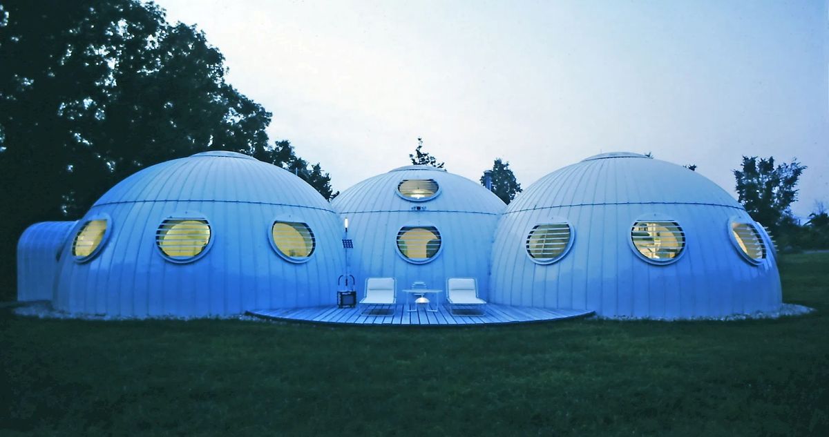 La Dome Cluster House, progettata nel 1982 da Michael Jantzen, nasce come un’abitazione sperimentale nel sud dell’Illinois La Dome Cluster House, progettata nel 1982 da Michael Jantzen, nasce come un’abitazione sperimentale nel sud dell’Illinois