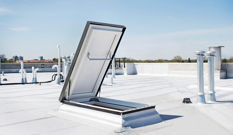 DRL FAKRO: la botola per tetti piatti che rivoluziona l’accesso al tetto