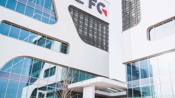 cristalli liquidi interattivi nella facciata in vetro per il nuovo Hq di FC Ingenieure cristalli liquidi interattivi nella facciata in vetro per il nuovo Hq di FC Ingenieure