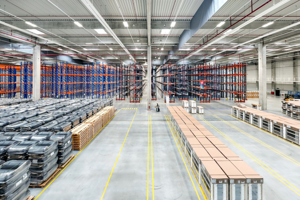 L'interno della mega factory Vaillant a Senica La parte logistica della mega factory Vaillant a Senica