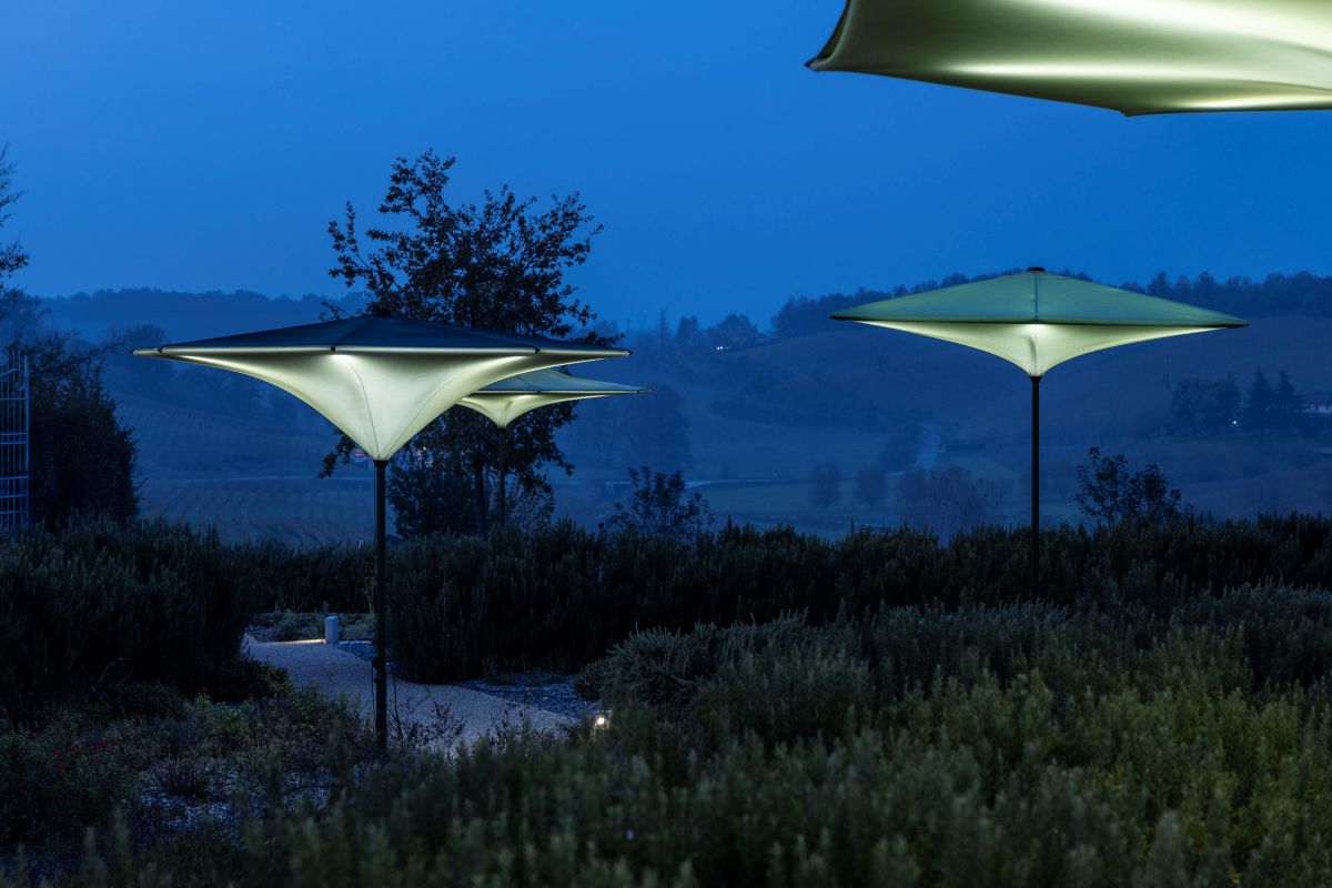 La fabbrica dell’ombra” è l’installazione concepita da Fim Umbrellas alla Milano Design week 2026 La fabbrica dell’ombra” è l’installazione concepita da Fim Umbrellas alla Milano Design week 2026