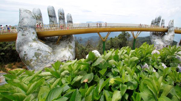 Golden Bridge ponte dorato in sospeso in Vietnam