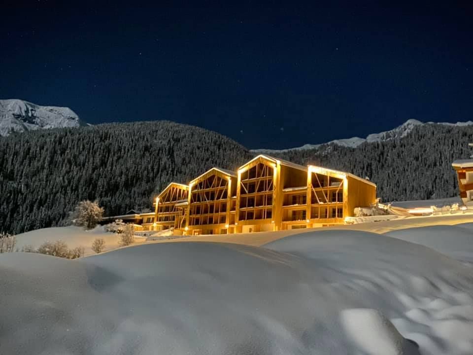 Vista notturna dell'hotel 4 stelle Gassenhof in Alto Adige