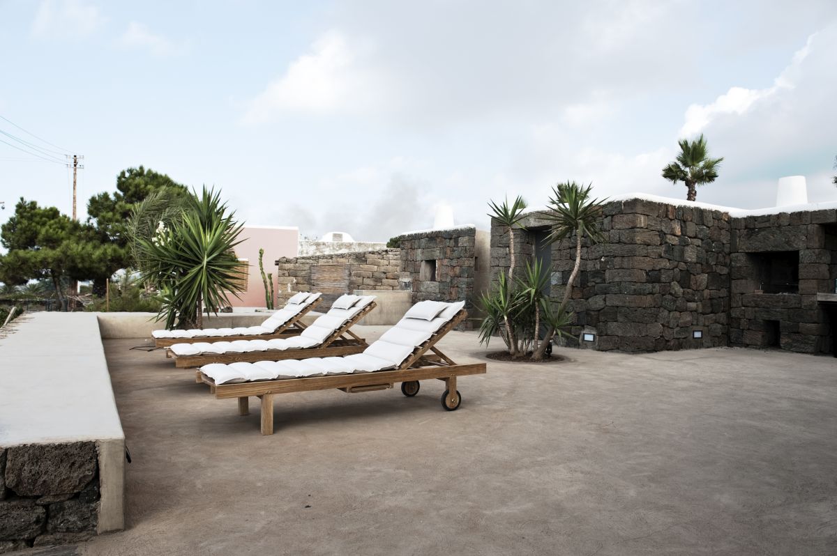 Riqualificazione di una vecchia stalla a Pantelleria. Progetto Gianluca Bugeia Studio Riqualificazione di una vecchia stalla a Pantelleria. Progetto Gianluca Bugeia Studio