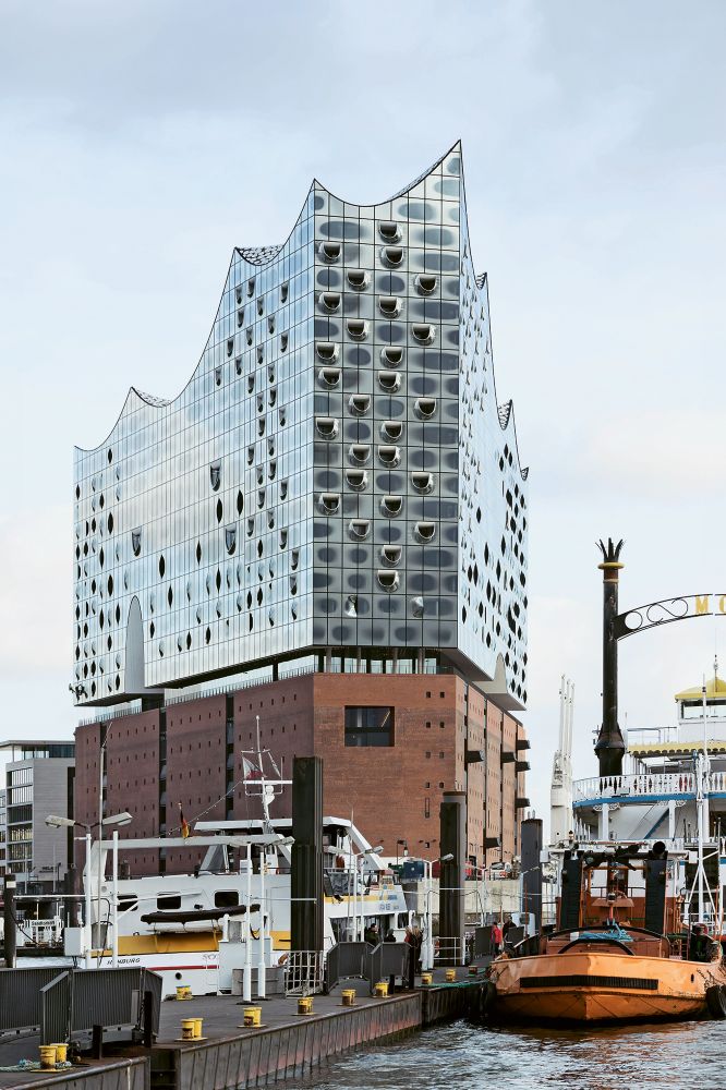 Elbphilharmonie di Amburgo, esempio di architettura ibrida: monolitica + articolata Elbphilharmonie di Amburgo, esempio di architettura ibrida: monolitica + articolata