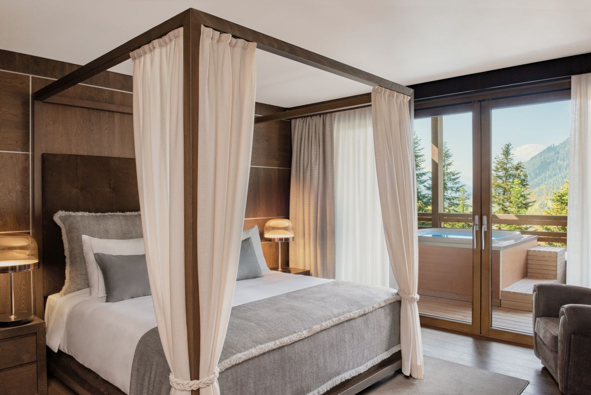 Penthouse Lefay Resort & SPA Dolomiti con pavimento in legno