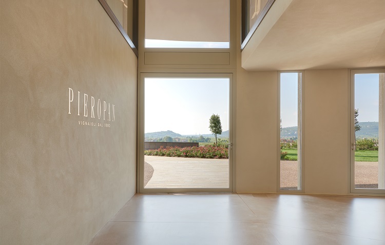 Ingresso con finitura Calce del Brenta